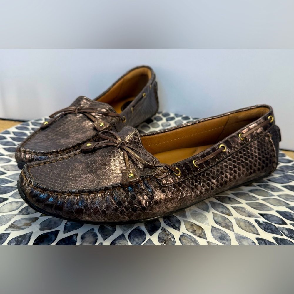 Clark’s Dunbar Metallic Snake Print Loafers women’s size 10